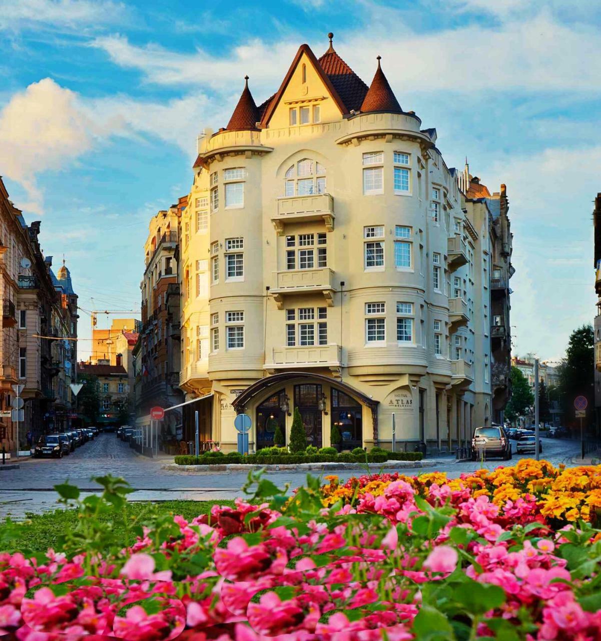 Hotel Atlas Deluxe Lviv Exterior photo